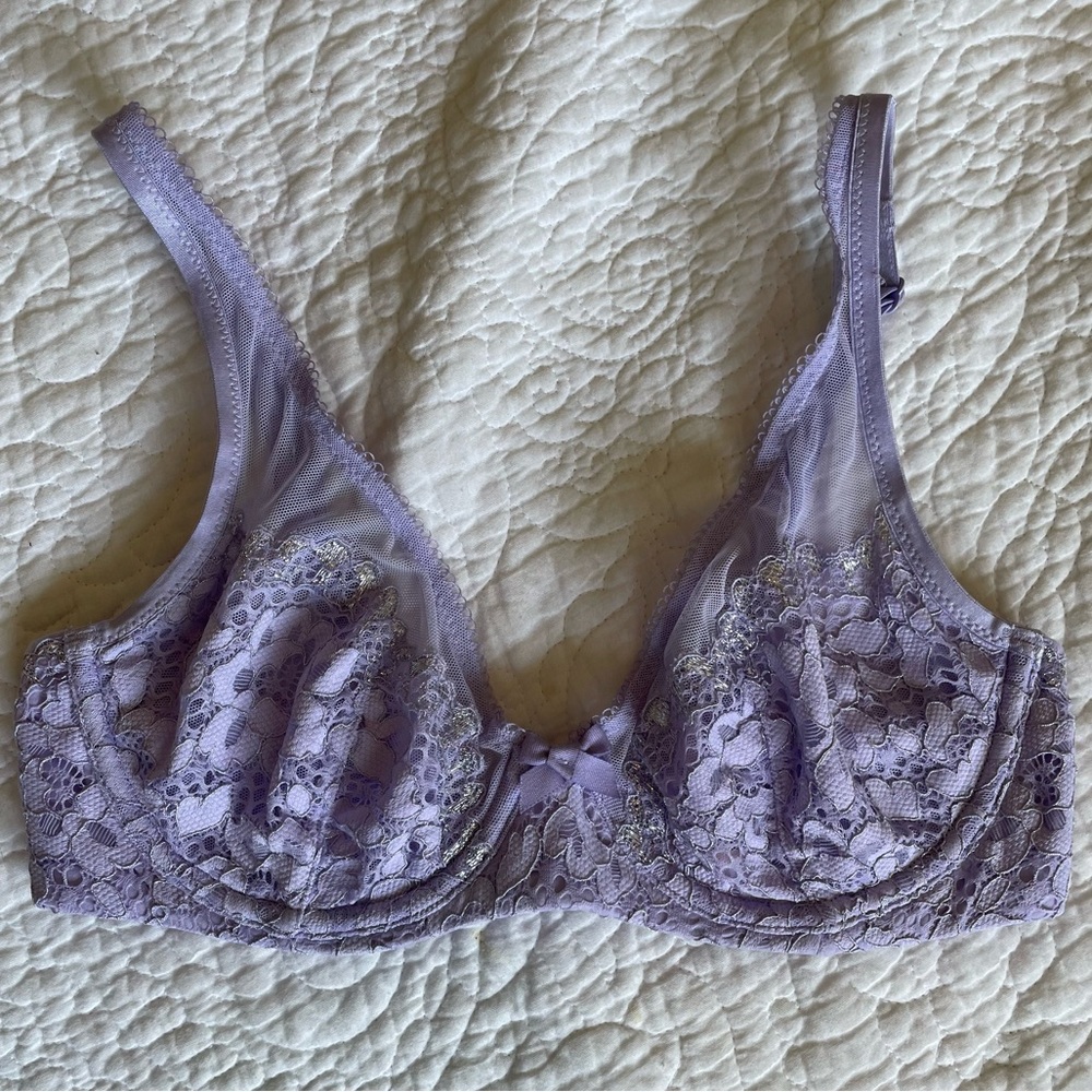 VICTORIA SECRET Purple Lace Lined/Underwire Convertible Plunge Bra (Size: 32C)